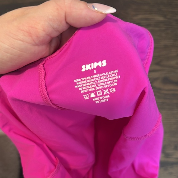 Skims fits everybody hot pink dress - Picture 2 of 2